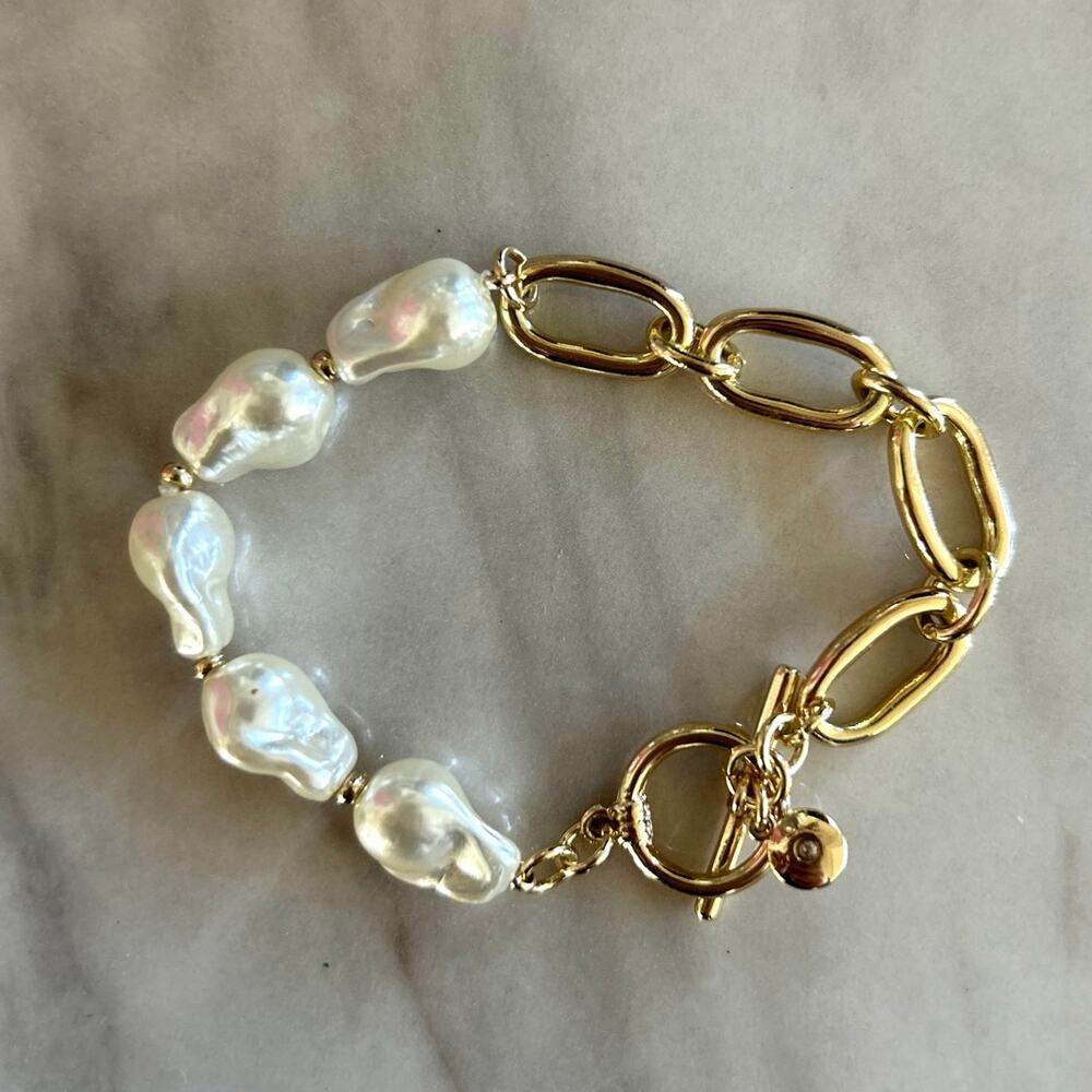 J.Crew Faux Pearl & Gold Tone Chaine Link Toggle Bracelet